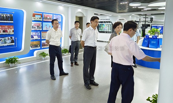 浙江省科技厅副厅长吴卿、台盟省委会主委陈清莉一行赴丝瓜污视频调研考察
