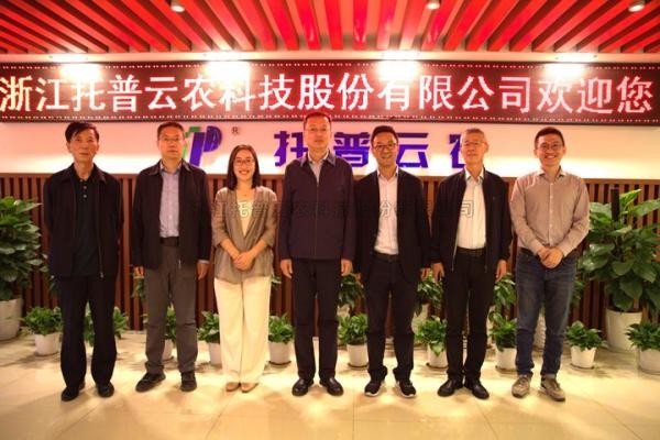 内蒙古自治区农牧业技术推广中心主任胡有林一行赴丝瓜污视频考察调研