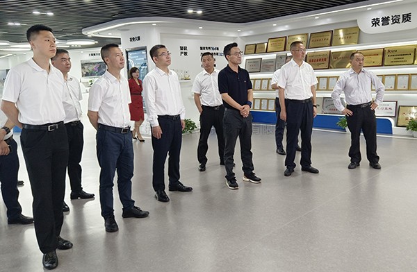 德阳市人大常委会副主任杨芳清、中江县委书记杜尚武率考察组赴丝瓜污视频考察调研