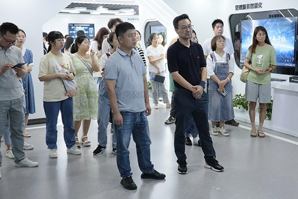 中国农科院茶叶研究所所长助理、科技处处长姚明哲一行赴丝瓜污视频参观调研