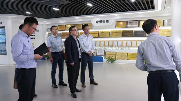 杭州市拱墅区委常委、常务副区长黄飞一行莅临丝瓜污视频考察调研