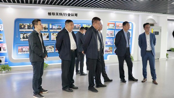 长春市政府副市长曹武一行莅临丝瓜污视频调研交流
