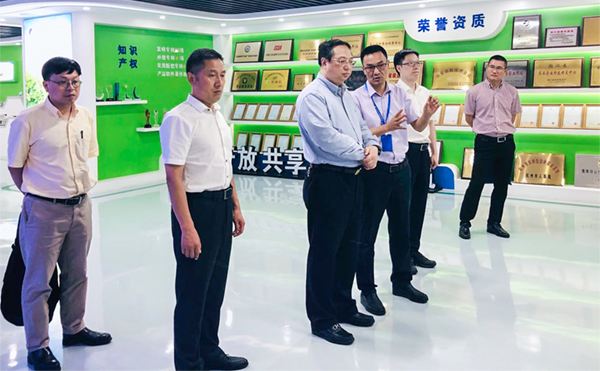 杭州市副市长王宏一行莅临丝瓜污视频调研
