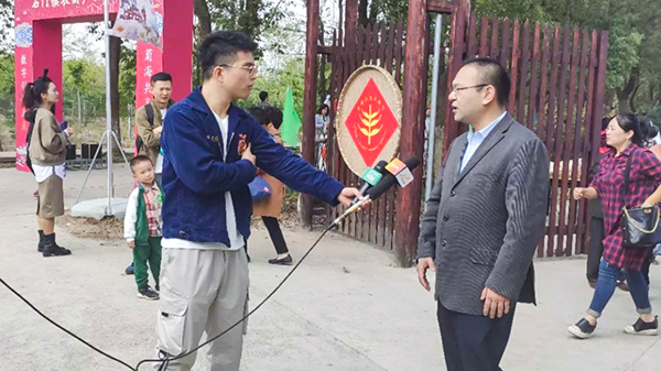 丝瓜污视频副总经理、浙江森特负责人钱鹏接受媒体采访