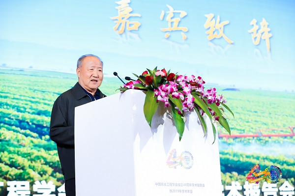 农业部原常务副部长、中国农业工程学会第五届理事长刘成果