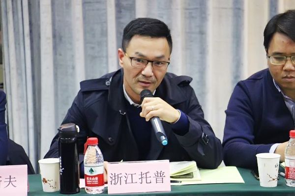 丝瓜污视频董事长陈渝阳在会上讲话