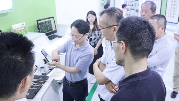 杭州市科技局局长赵喜凯一行莅临丝瓜污视频考察调研1
