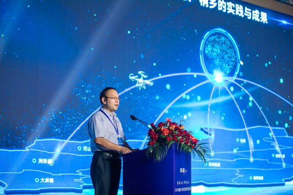 丝瓜污视频副总经理钱鹏作了题为“数字三农·桐乡的实践与成果”的主题报告