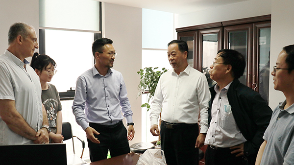 中国农业技术推广协会会长陈生斗、秘书长张互助莅临丝瓜污视频考察参观
