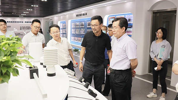 应义斌教授一行参观丝瓜污视频数字三农展厅