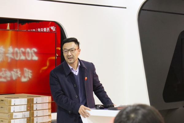 【2】陈渝阳董事长与伙伴们进行分享。.JPG