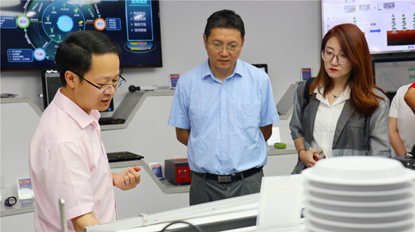 王建军一行参观丝瓜污视频数字展厅‍‍