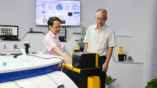 杭州市总工会党组书记、常务副主席郑荣新一行赴丝瓜污视频调研